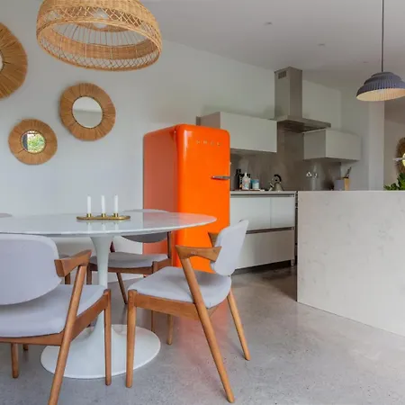 Daire Guestready - Modern In Glenageary Dublin