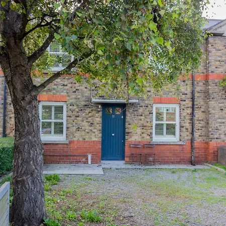 Daire Guestready - Modern In Glenageary