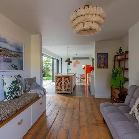 Апартаменты Guestready - Modern In Glenageary *