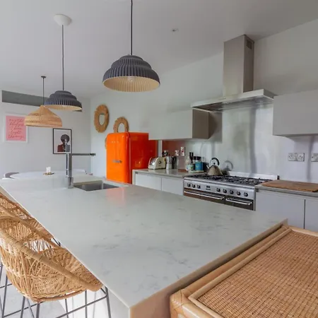 Апартаменты Guestready - Modern In Glenageary Дублин